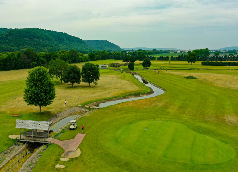 summer golf barnyard barn 