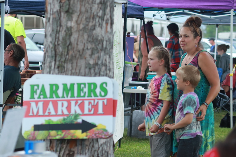 family farmers market summer island people