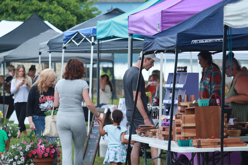 farmers market people summer island